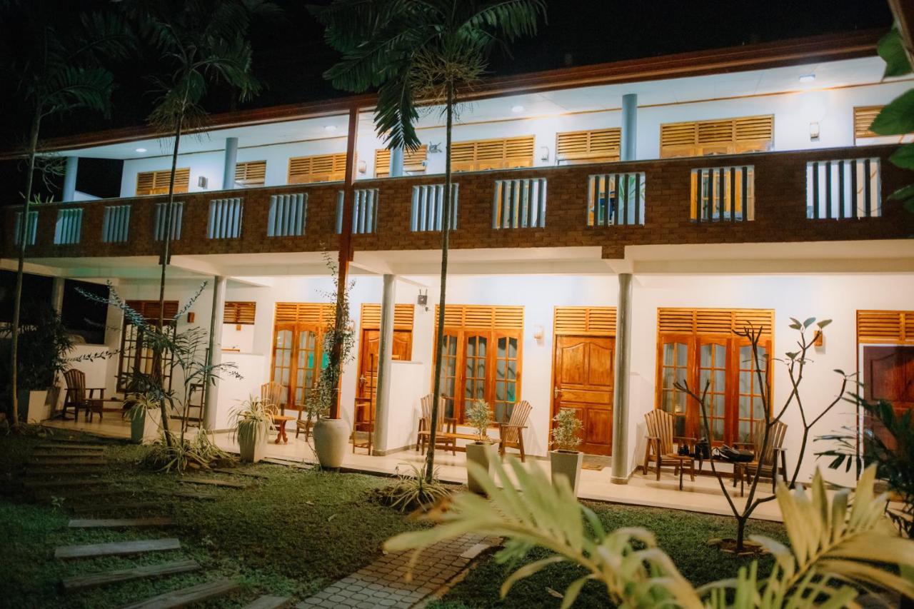 Celestial Inn Mirissa Exterior foto