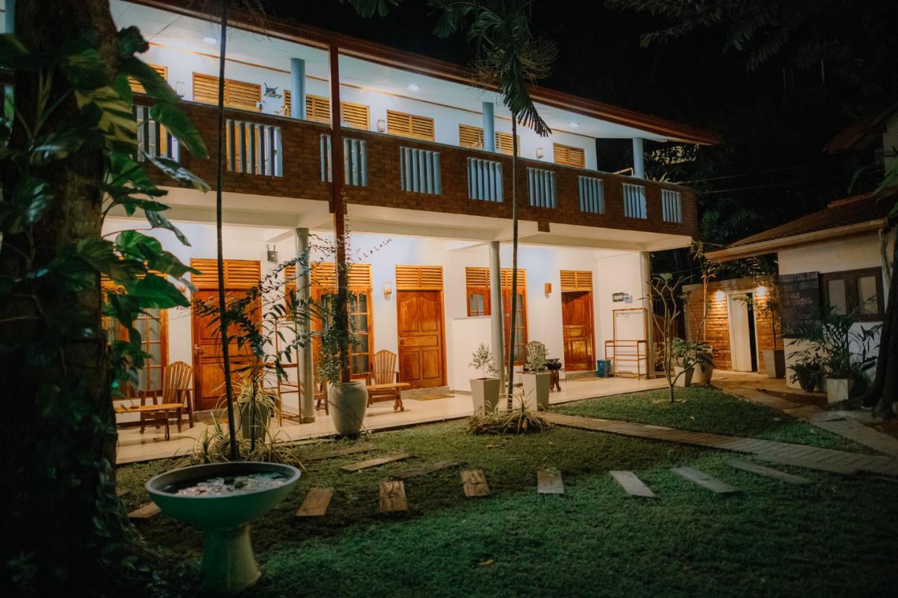 Celestial Inn Mirissa Exterior foto