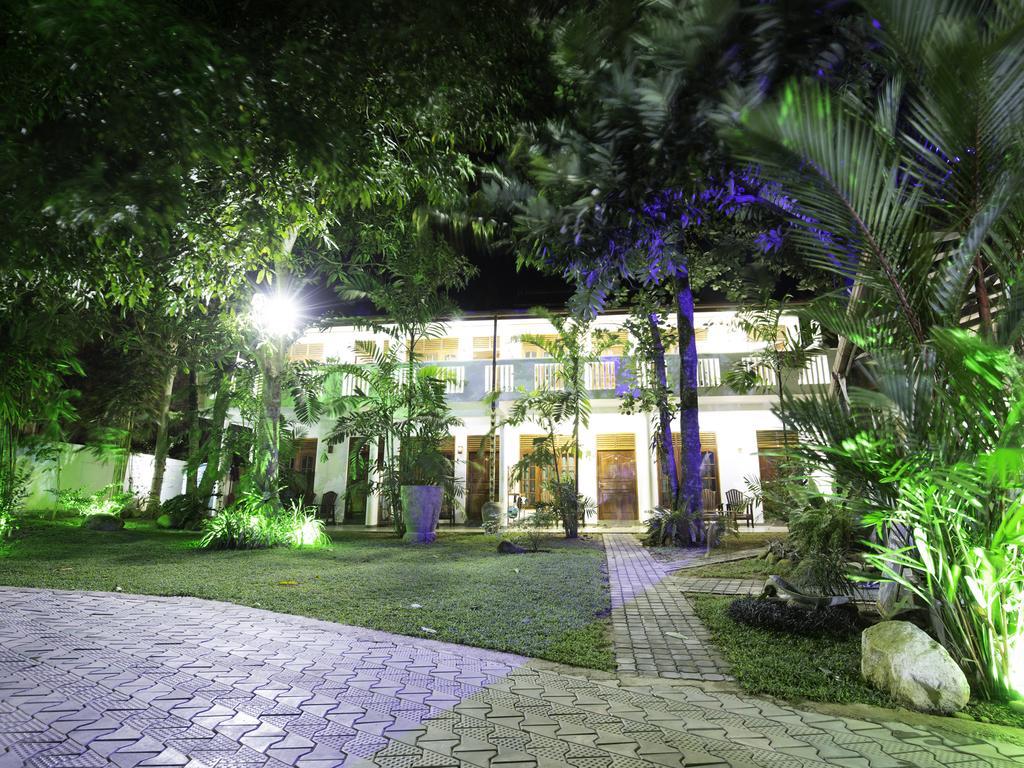 Celestial Inn Mirissa Exterior foto